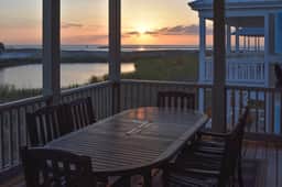 4BR Renovated Coastal Cottage with Lake Views + 3 Decks | Palmetto Cottage - Image 4