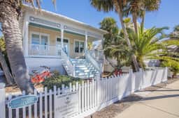 2BR Coastal Cottage w/ Private Courtyard + Close to Beaches| Coconut Cottage - Image 2