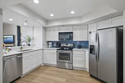 3BR Harbor front + Panoramic Views + Pool & Beach Access | East Pass Towers - Image 4