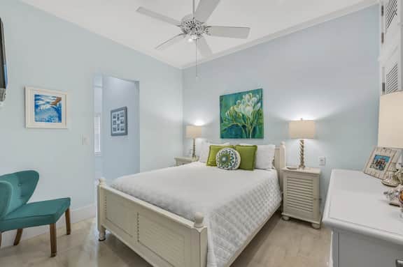 3BR Lakefront Retreat w/ Modern Decor + Fire Pit | It Doesn't Get Any Better - Image 3