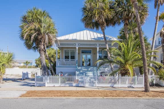 2BR Coastal Cottage w/ Private Courtyard + Close to Beaches| Coconut Cottage - Image 3