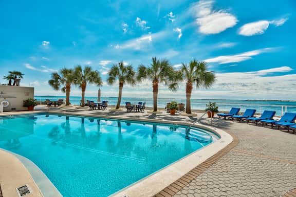 3BR Harbor front + Panoramic Views + Pool & Beach Access | East Pass Towers - Image 3