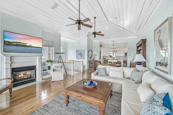 4BR Renovated Coastal Cottage with Lake Views + 3 Decks | Palmetto Cottage - Image 1