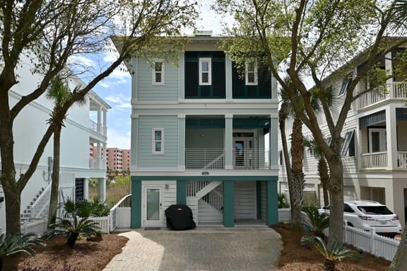 3BR Lakefront Retreat w/ Modern Decor + Fire Pit | It Doesn't Get Any Better - Image 1