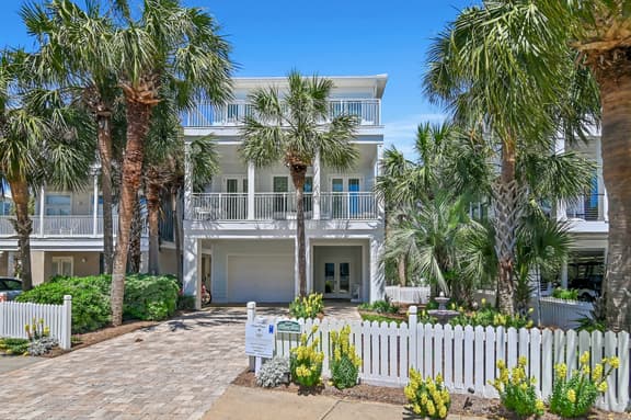 4BR Beach House with Kayaks, Paddle Boards + 3 Resort Pools | Happy Days - Image 1